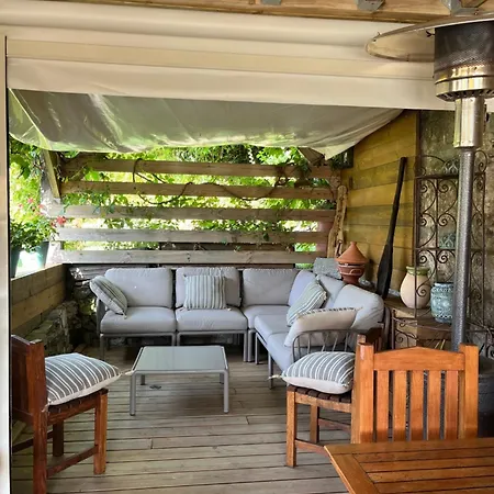 Casa Surgente Bed & Breakfast Carcheto